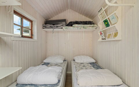 Lenya - 60M from the Sea: Legna, Pavimento, Interior Design, Pavimentazione, Camera Da Letto, Soffitto, Letto, Camera, Color Legno, Latifoglie