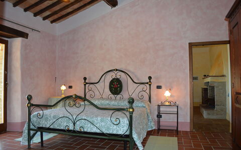 Agriturismo Bellavista, Private Pool, Val D'Orcia: Pavimentazione, Pavimento, Mobilia, Camera Da Letto, Telaio Del Letto, Letto, Lampada, Lampada, Bedding, Pianta Della Casa