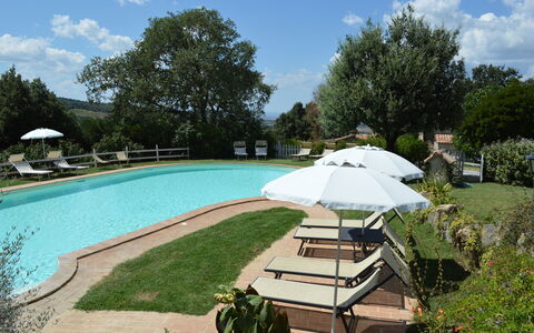 Agriturismo Bellavista, Private Pool, Val D'Orcia: Piscina, Mobili Da Esterno, Ricorrere, Giardino, Hacienda, Landscaping, Estate, Prato, Cortile, Shade