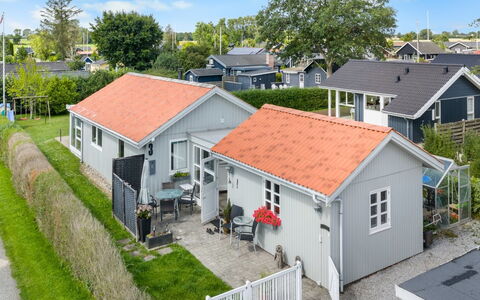 Edeltraud - 100M from the Sea: Mobilia, Legna, Interior Design, Pavimentazione, Pavimento, Sedia, Camera, Soffitto, Soggiorno, Appartamento