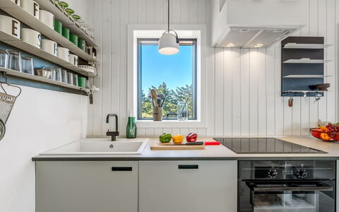 Sointu - 300M from the Sea: Cucina, Elettrodomestico Da Cucina, Controsoffitto, Apparecchio Major, Lavandino Della Cucina, Interior Design, Legna, Elettrodomestico, Lavello, Idraulico Fixture