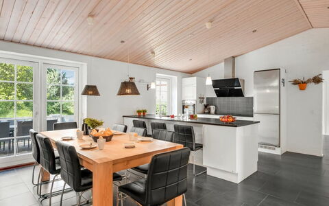 Sod - 3.2Km from the Sea: Mobilia, Legna, Interior Design, Pavimentazione, Pavimento, Sedia, Camera, Soffitto, Soggiorno, Appartamento