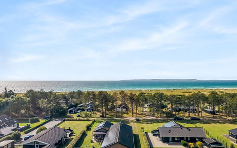 Angret - 200M from the Sea: Mobilia, Legna, Interior Design, Pavimentazione, Pavimento, Sedia, Camera, Soffitto, Soggiorno, Appartamento
