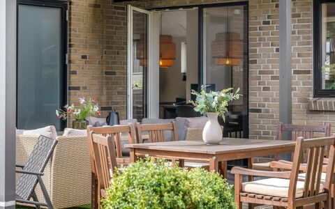 Angret - 200M from the Sea: Mobilia, Legna, Interior Design, Pavimentazione, Pavimento, Sedia, Camera, Soffitto, Soggiorno, Appartamento