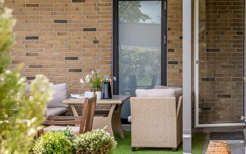 Angret - 200M from the Sea: Mobilia, Legna, Interior Design, Pavimentazione, Pavimento, Sedia, Camera, Soffitto, Soggiorno, Appartamento