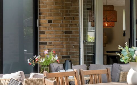 Angret - 200M from the Sea: Mobilia, Legna, Interior Design, Pavimentazione, Pavimento, Sedia, Camera, Soffitto, Soggiorno, Appartamento