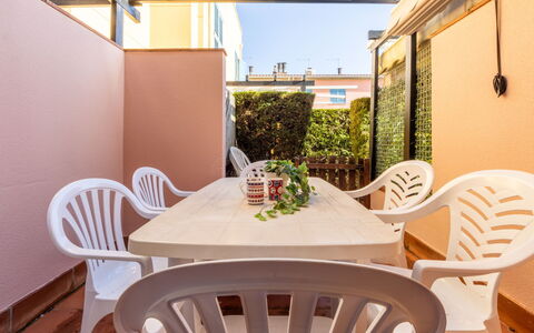 Color: Mobilia, Interior Design, Mobili Da Esterno, Sedia, Tavolo Esterno, Color Legno, Cucina & Sala Da Pranzo Tavolo, Balcone, Terrazza, Shade