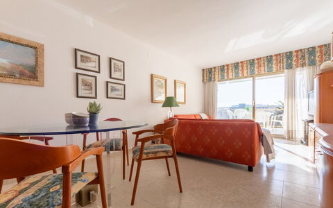 Cambrils 53: Mobilia, Pavimentazione, Interior Design, Pavimento, Camera, Sedia, Appartamento, Soffitto, Cucina & Sala Da Pranzo Tavolo, Sala Da Pranzo