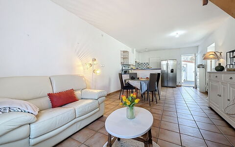 Sanoubott: Mobilia, Pavimentazione, Interior Design, Divano, Pavimento, Soffitto, Soggiorno, Camera, Casa