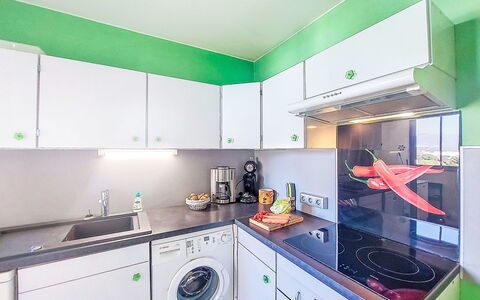Cannes Midi: Apparecchio Major, Interior Design, Pavimentazione, Cucina, Soffitto, Pavimento, Elettrodomestico Da Cucina, Camera, Controsoffitto, Lavatrice