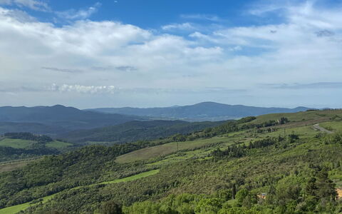 Podere Sant'Antonio: Cielo, Geografia Montane, Montagna, Collina, Natura, Ambiente Naturale, Vegetazione, Nube, Orizzonte, Paesaggio Naturale