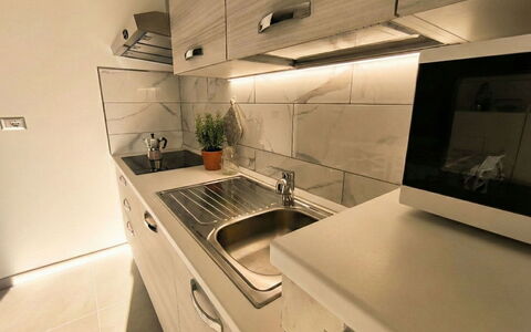 Posada 10: Controsoffitto, Cucina, Elettrodomestico Da Cucina, Pavimentazione, Legna, Cabinetry, Interior Design, Apparecchio Major, Elettrodomestico, Pavimento