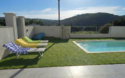Posada 10: Piscina, Materiale Composito, Mobili Da Esterno, Shade, Giardino, Landscaping, Ricorrere, Backyard, Prato, Sedia