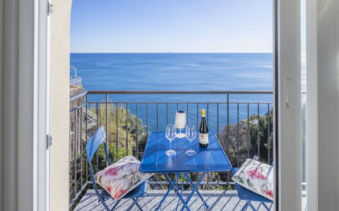 La Casa di Martina, Amazing Seaview: Blu, Mare, Mobilia, Costiera E Morfologie Oceanic, Balcone, Costa, Oceano, Mobili Da Esterno, Sedia, Spiaggia