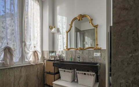 La Casa di Martina, Amazing Seaview: Interior Design, Idraulico Fixture, Rubinetto, Lavello, Lavandino Del Bagno, Idraulico, Specchio, Bagno, Controsoffitto, Mobiletto Del Bagno