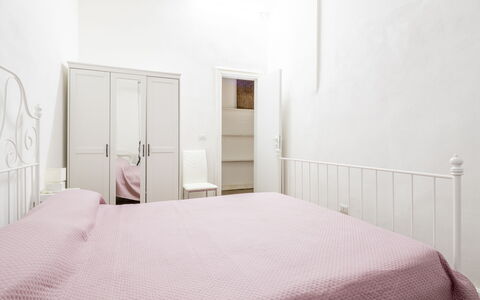 La Casa di Bruno, Terrace, in the Heart of Genova: Parete, Interior Design, Camera Da Letto, Letto, Pavimento, Mobilia, Pavimentazione, Lenzuolo, Camera, Bedding