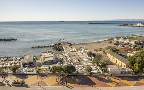 La Casa di Bruno, Terrace, in the Heart of Genova: Costa, Mare, Costiera E Morfologie Oceanic, Oceano, Spiaggia, Riva, Fotografia Aerea, Baia, Resort Citta ', Marina