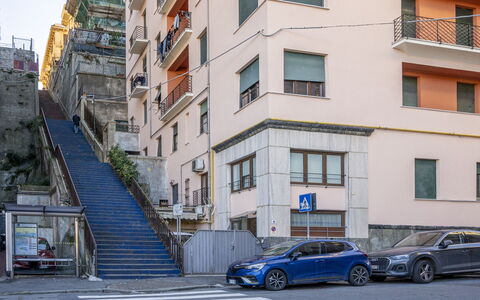 La Casa di Bruno, Terrace, in the Heart of Genova: Costruzione, Giorno, Città, Zona Urbana, Zona Residenziale, Cittadina, Appartamento, Quartiere, Architettura, Strada