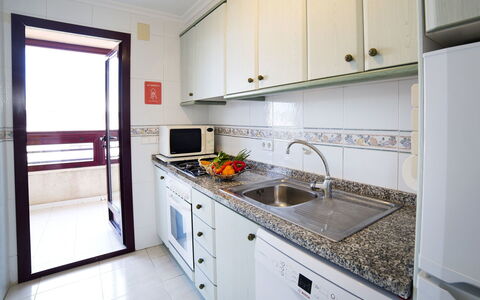 Topacio i: Proprietà, Camera, Controsoffitto, Cucina, Mobilia, Cabinetry, Costruzione, Casa, Interior Design, Immobiliare