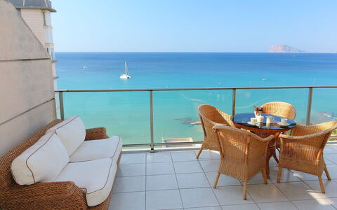 Sotavento: Acqua, Cielo, Mobilia, Sedia, Blu, Azzurro, Mobili Da Esterno, Shade, Legna, Interior Design