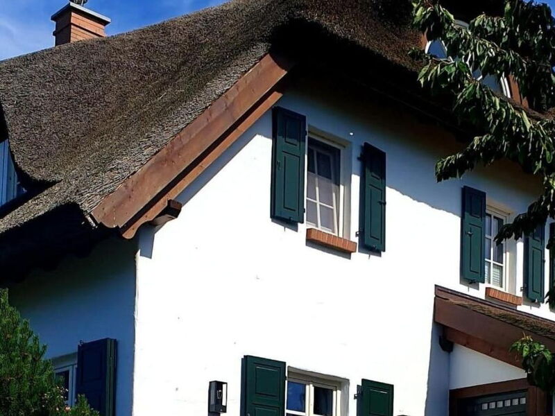 Traditionelles Reetdachhaus mit Sauna, Kaminofen U