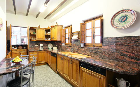 Baile del Sol: Controsoffitto, Proprietà, Camera, Mobilia, Cucina, Cabinetry, Costruzione, Interior Design, Giallo, Immobiliare
