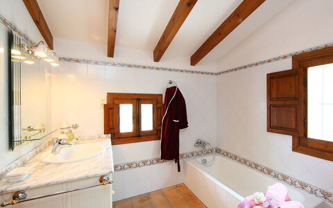 Baile del Sol: Camera, Proprietà, Costruzione, Soffitto, Interior Design, Bagno, Casa, Mobilia, Pavimento, Immobiliare