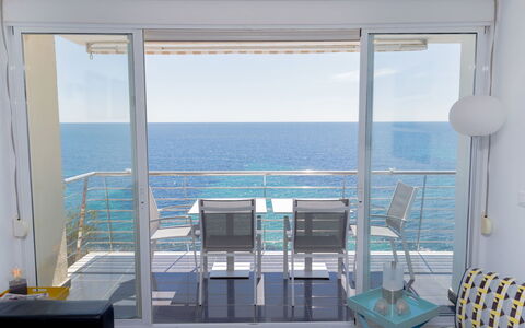 Brisa al Mar: Blu, Camera, Proprietà, Casa, Costruzione, Mare, Finestra, Interior Design, Immobiliare, Architettura