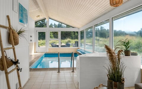 Virpi - 1.1Km from the Sea: Mobilia, Legna, Interior Design, Pavimentazione, Pavimento, Sedia, Camera, Soffitto, Soggiorno, Appartamento