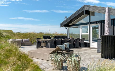 Virpi - 1.1Km from the Sea: Mobilia, Legna, Interior Design, Pavimentazione, Pavimento, Sedia, Camera, Soffitto, Soggiorno, Appartamento