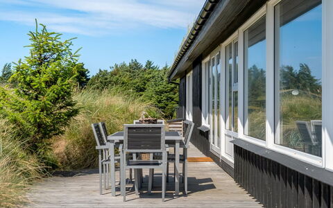 Virpi - 1.1Km from the Sea: Mobilia, Legna, Interior Design, Pavimentazione, Pavimento, Sedia, Camera, Soffitto, Soggiorno, Appartamento
