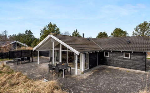 Botwith - 2.8Km from the Sea: Mobilia, Legna, Interior Design, Pavimentazione, Pavimento, Sedia, Camera, Soffitto, Soggiorno, Appartamento