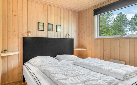 Alisa - 1.9Km from the Sea: Camera Da Letto, Legna, Letto, Lenzuolo, Bedding, Interior Design, Telaio Del Letto, Soffitto, Mobilia, Camera