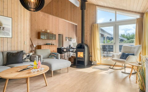 Alisa - 1.9Km from the Sea: Legna, Interior Design, Pavimentazione, Soffitto, Pavimento, Soggiorno, Pavimento In Legno, Camera, Mobilia, Latifoglie