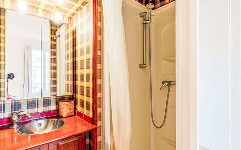 Girofla: Interior Design, Pavimentazione, Legna, Pavimento, Bagno, Idraulico Fixture, Camera, Soffitto, Mobilia, Idraulico