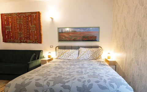 Studio T: Letto, Mobilia, Interior Design, Bedding, Camera Da Letto, Lenzuolo, Parete, Pavimento, Camera, Pavimentazione