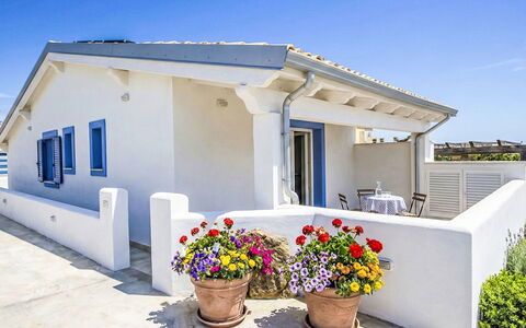 Valledoria 23: Blu, Casa, Tetto, Porta, Shade, Estate, Balcone, Design, Villa, Pianta Della Casa
