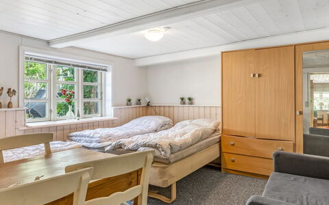 Jouni - 18Km from the Sea: Mobilia, Interior Design, Camera Da Letto, Legna, Letto, Pavimento, Pavimentazione, Soffitto, Camera, Casa