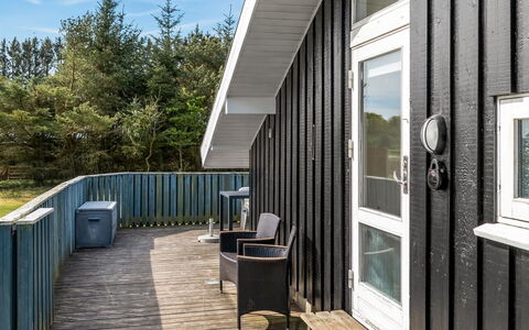 Josef - 1.2Km from the Sea: Legna, Architettura, Portico, Casa, Materiale Composito, Porta, Raccordo, Plank, Latifoglie, Deck