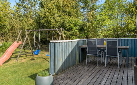 Josef - 1.2Km from the Sea: Legna, Lotto, Deck, Pavimento In Legno, Latifoglie, Plank, Giardino, Materiale Composito, Shade, Color Legno