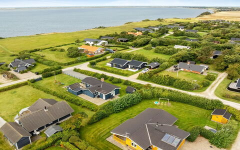 Elnur - 200M to the Fjord: Villetta, Backyard, Cortile, Edifici Giardino, Capannone, Raccordo, Mobili Da Esterno, Log Cabin, Struttura Esterna, Baracca