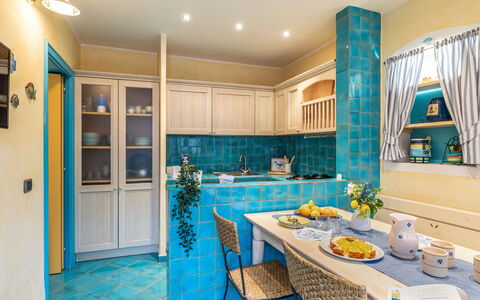 Suite la Torre: Interior Design, Pavimentazione, Mobilia, Pavimento, Soffitto, Controsoffitto, Cucina, Camera, Illuminazione, Piastrella