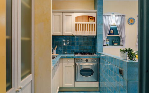 Suite la Torre: Cucina, Controsoffitto, Elettrodomestico Da Cucina, Apparecchio Major, Interior Design, Pavimentazione, Cabinetry, Pavimento, Camera, Elettrodomestico