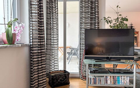 Ammerside: Mobilia, Interior Design, Per Finestre, Pavimentazione, Finestra Trattamento, Pavimento, Tenda, Casa, Illuminazione, Soggiorno