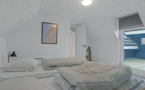 Launo - 300M from the Sea: Soffitto, Camera Da Letto, Interior Design, Pavimento, Pavimentazione, Letto, Lenzuolo, Bedding, Mobilia, Camera