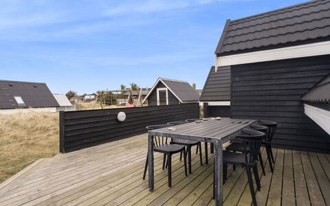 Launo - 300M from the Sea: Legna, Tetto, Architettura, Casa, Plank, Raccordo, Latifoglie, Villetta, Pendenza
