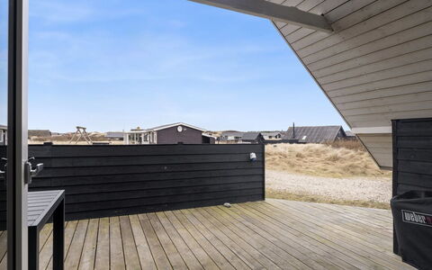 Launo - 300M from the Sea: Legna, Architettura, Materiale Composito, Plank, Porta, Deck, Latifoglie, Pavimento In Legno, Shade