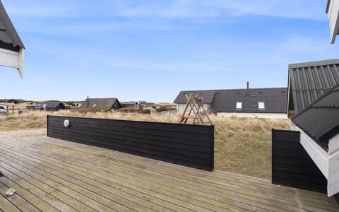 Launo - 300M from the Sea: Legna, Tetto, Materiale Composito, Plank, Pendenza, Raccordo, Latifoglie, Illuminazione Diurna, Deck