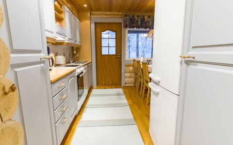 Salvostie 13, Hetta: Legna, Pavimentazione, Interior Design, Pavimento, Cucina, Controsoffitto, Lavello, Soffitto, Color Legno, Camera