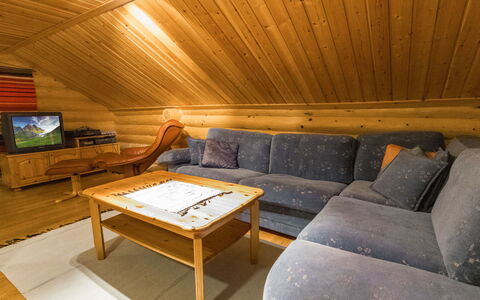 Salvostie 13, Hetta: Legna, Soffitto, Interior Design, Pavimentazione, Pavimento, Mobilia, Casa, Camera, Soggiorno, Divano